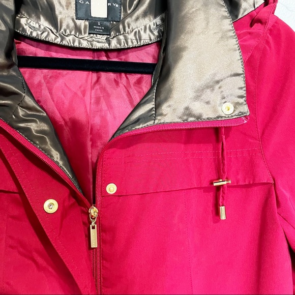 Gallery Burgundy Coat Gold Hardware Size Small - Picture 8 of 9